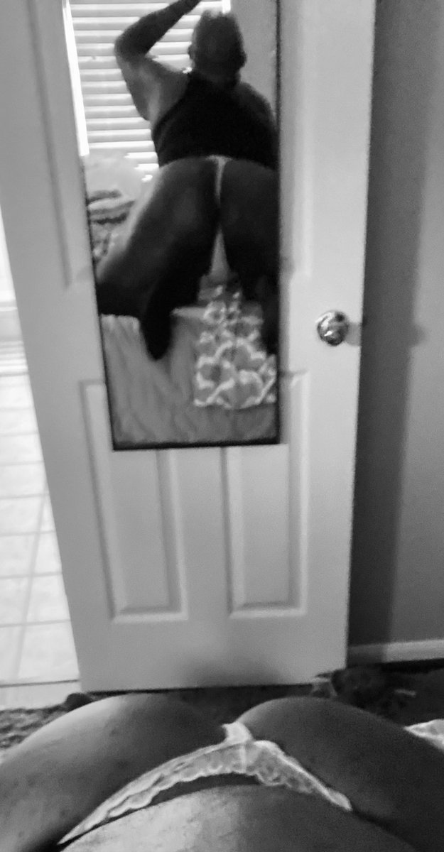 TXVersKing's tweet photo. Looking back at it. Waiting on some hump day fun. #htownbttm #houstonchub #bbwtype #houstonchaser #chaser4chub #thickmantwitter #gayhtx #chubbychasers #chubby4chaser #chubdick #thicknjuicy #thickbutts #breedme #girlybutt #chubvers https://t.co/KdQOiWOzgj