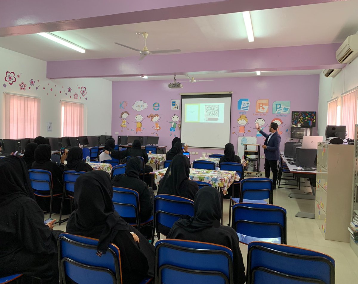 Alefia_School's tweet photo. تقنية الباركود نصادفها أثناء شراء منتجات من الأسواق ولكن هذه التقنية يمكن أن توظف في التعليم بذكاء لزيادة الحصيلة المعرفية.
قدم أ.مدحت محمد احمد معوض(أخصائي النطق والتخاطب) 

ورقة عمل بعنوان:توظيف الباردكود في العمليةالتعليمية 

حيث تم التعرف على التقنيةوالتطبيق العملي علىQR Code https://t.co/9CAYBklDP5
