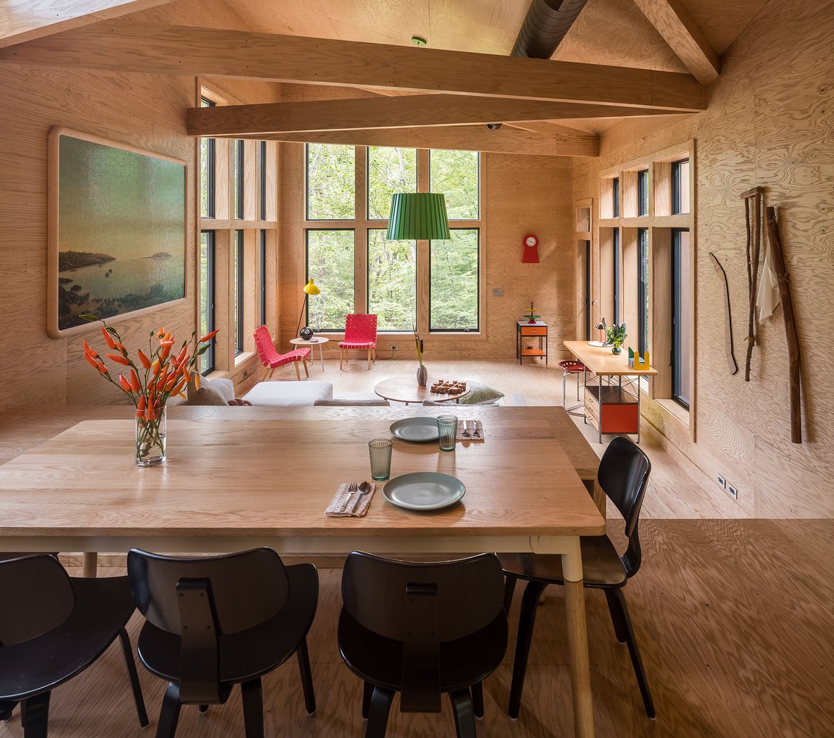 ScalarArch's tweet image. Interior view of Forest Retreat 🌿🏡 - exposed wood sheathing reinforced our sustainable design and provides warmth - the interior adapts to the topography

Photography by Miguel De Guzman 

#scalararchitecture #architecture #exterior #cabin #sustainability #retreat