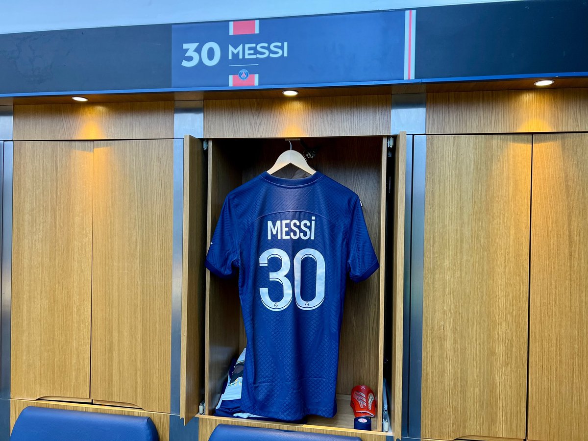 PSG_espanol's tweet photo. El 3️⃣0️⃣ está de vuelta entre nosotros. ❤️💙

#PSGSCO https://t.co/fG3gqF4phL