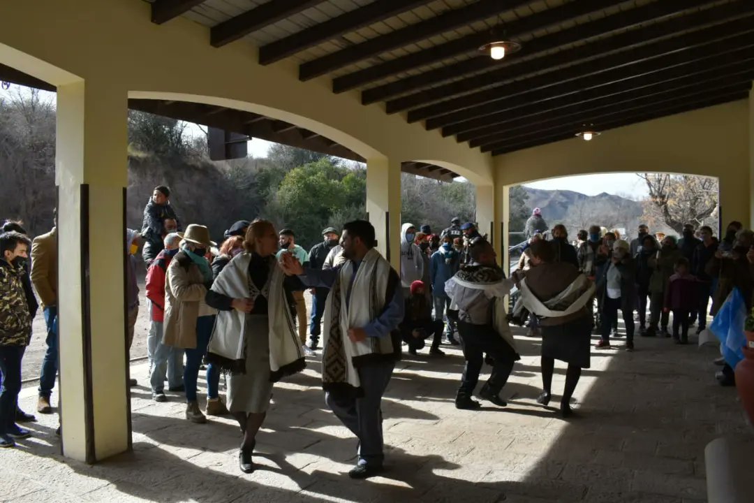 augustopastore's tweet photo. Recibí a la Presidenta Comunal de Casa Grande, #MabelEdreira, con quien además de conversar de temas de gestión, me comentó sobre la restauración de la estación del Ferrocarril, de origen ingles, y su alegría por la vuelta del paso del #TrenDeLasSierras. 🚂 https://t.co/9xjGLTGBPr