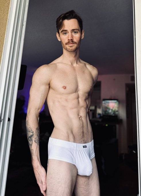 ⬇️Post ur hottest white look here. ⬇️⚪️😈 https://t.co/1tzQ1dp79u