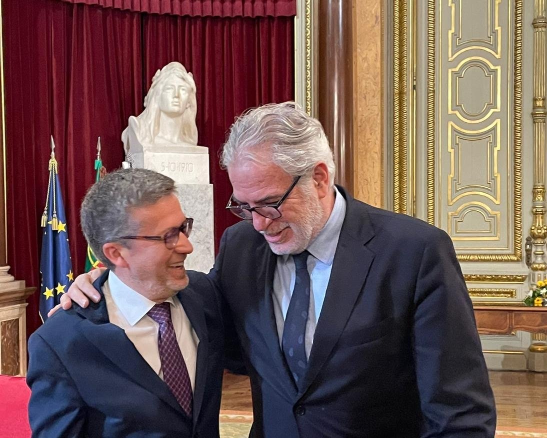 Great meeting with my dear friend & Mayor of #Lisbon @Moedas We discussed #climatecrisis challenges & impacts, especially on cities of Southern #Europe like #Athens #Lisbon Our close 🇬🇷🤝🇵🇹 bilaterally & within 🇪🇺continues & grows stronger. Our shared goal: #resilience