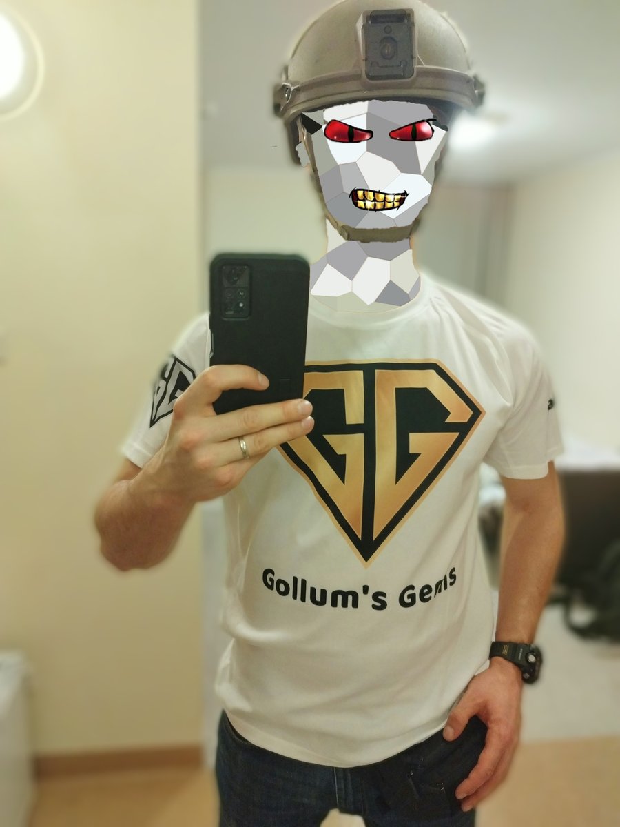 Ralph93_'s tweet photo. Being a #GGSoldier is an honor and a privilege! 🫡

Hence I'v designed and ordered T-Shirt with those cool prints!😎

I could not hold back to make those photos and share with you guys!😁

I hope you'll like it as much as I am!

#GGTakeOverNeverStops #NFT #BSC #BTC @GollumsGems https://t.co/6BTpnY4two
