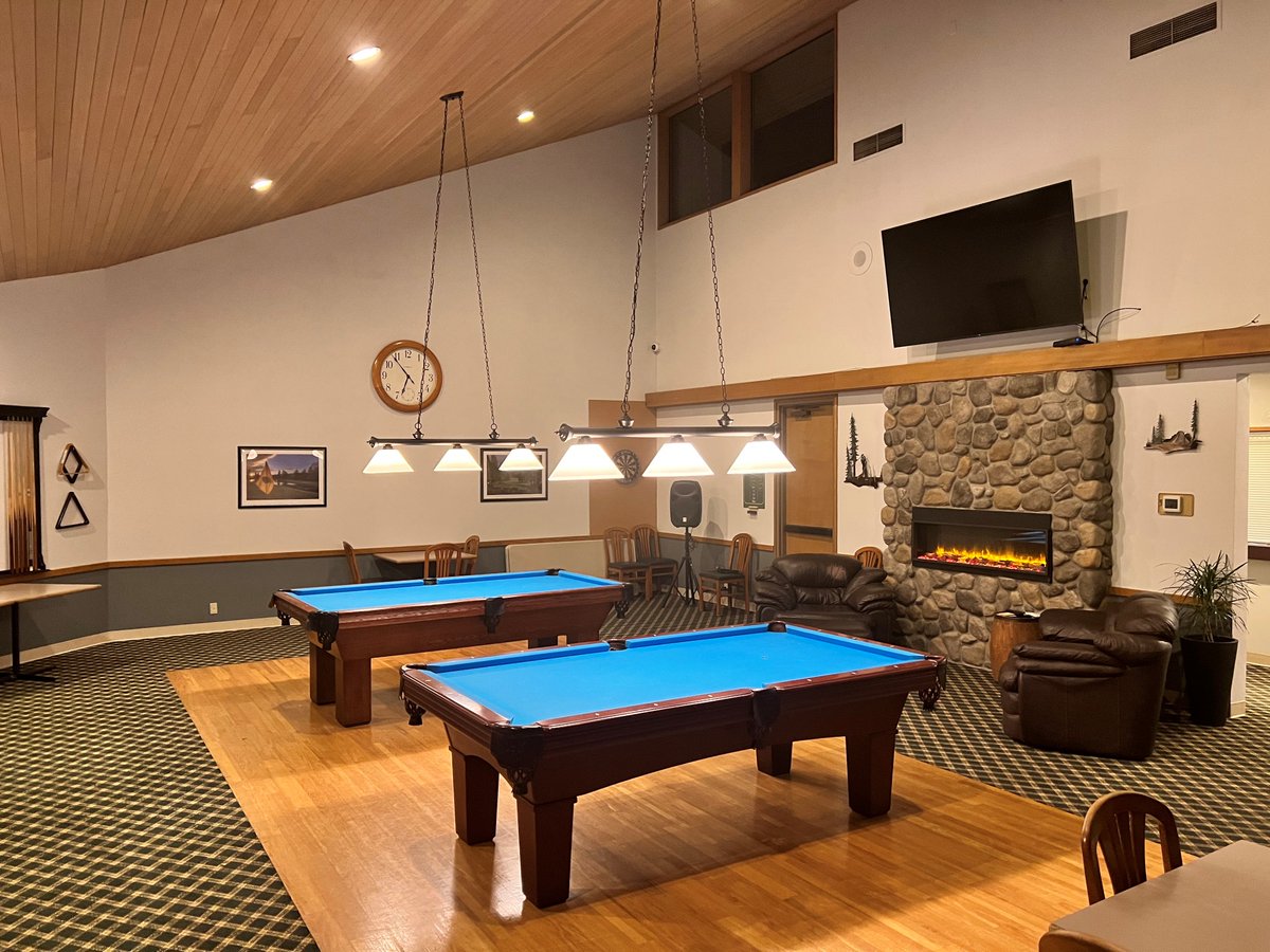 PineRidgeGolfOR's tweet photo. For all of you golfers or non-golfers who enjoy playing pool, we just got pool table lights installed!  Come on out and rack them up to test out the new setup! https://t.co/efGp3dxKy4