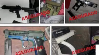 davosv2004's tweet photo. #VIRAL

DETENIDOS por ATENTADO a CIRO GÓMEZ LEYVA @CiroGomezL ligados a otra ilícitos como HOMICIDIO,
EXTORSIÓN (cobró de piso) y NARCOMENUDEO en #CDMX y #EDOMEX

ACÁ algunos “JUGUETES” que les INCAUTARON

@Claudiashein 
@OHarfuch
@ErnestinaGodoy_
@SSC_CDMX
@FiscaliaCDMX
#CiroGL https://t.co/vyHItgNkX4
