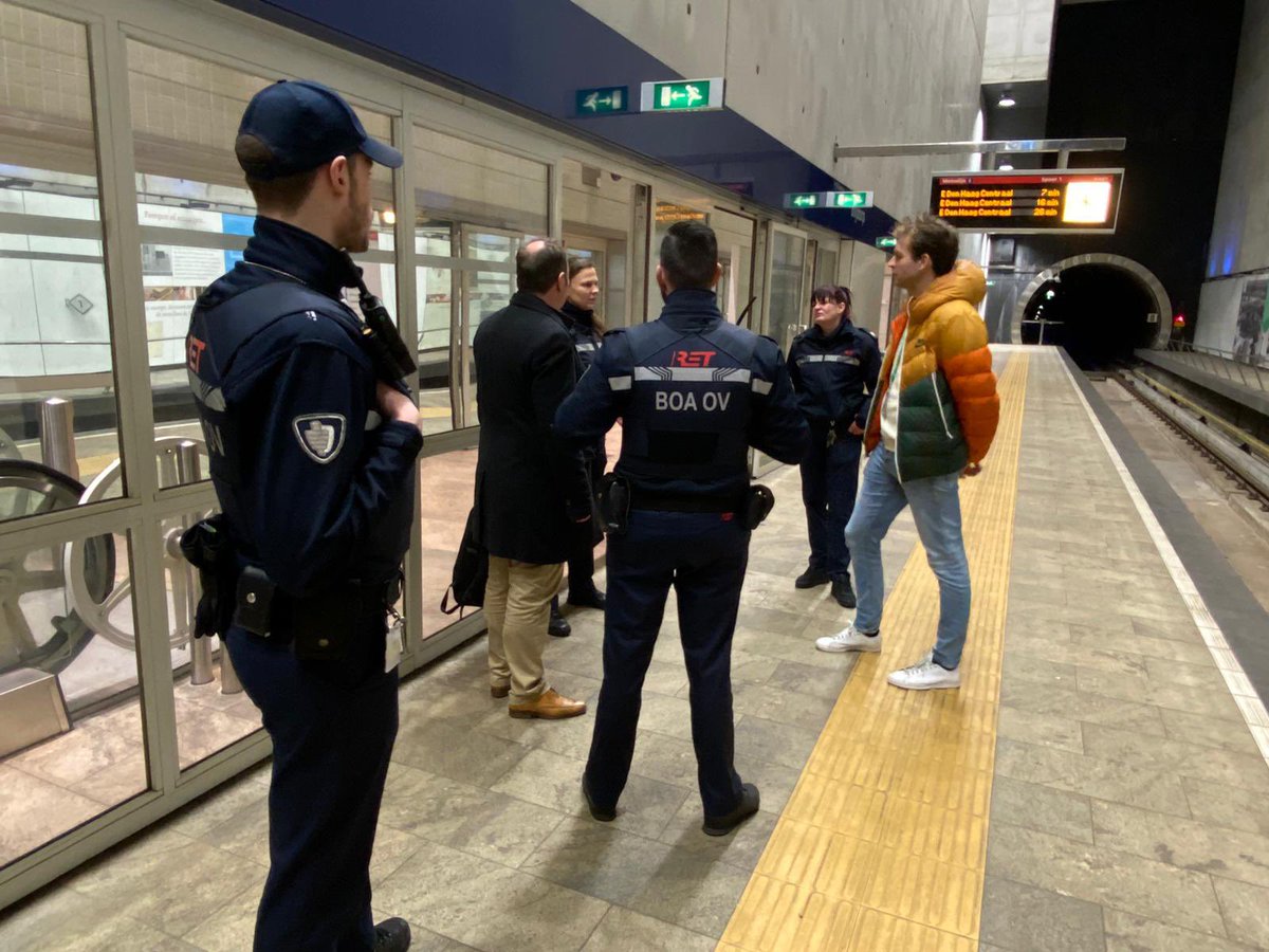 Samen met @mbunck meegelopen met OV BOA’s van <a href="/RET_controle/">RET Veiligheid</a> vandaag. 

Ze doen waardevol werk, houden ons OV veilig en beboeten zwartrijders.

Goed bezig 👍.