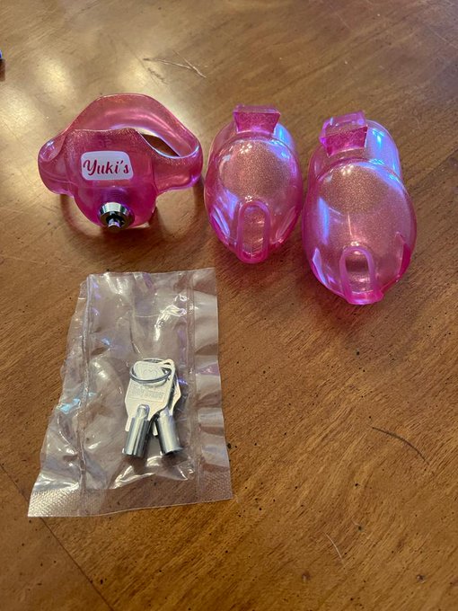 Domina Yuki’s pics and videos