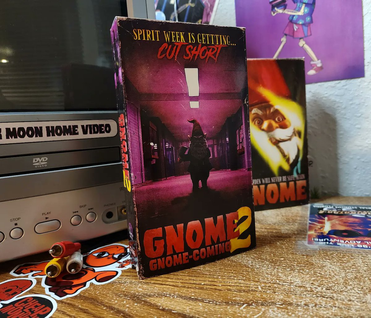 DarkMoonHV's tweet photo. New Year, New pinned tweet!
I'm Wedge, I make up fake horror movies and create real vhs box art for them!
#vhs #vhshorror #vhstapes #vhsstack  #vhscollection #horrorfilm #horrormemes #horrormovies #horror #vhsaesthetics #videostore #vhscollector #horrorart https://t.co/PogVMisFwA