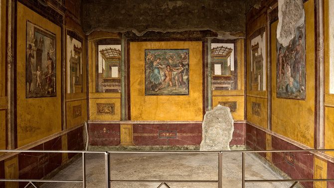 cultura_hola's tweet photo. Aquesta luxosa mansió, que ha obert les portes al públic, destaca per la gran riquesa de pintures murals, moltes de temàtica eròtica.

20 anys de restauració de la Casa dels Vetti a Pompeia. 

@pompeii_sites
 https://t.co/k2hrlX8tAD https://t.co/qxfWzvpjXp