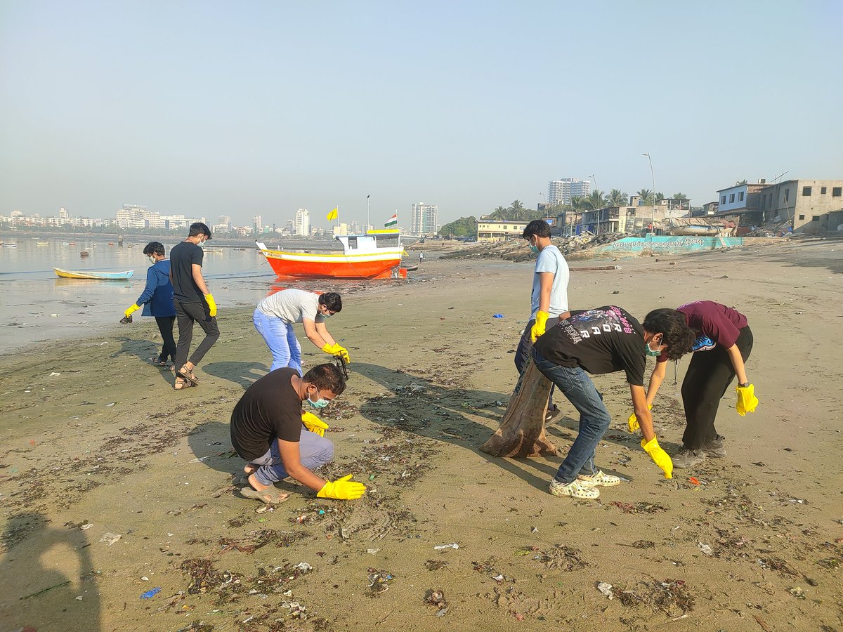 gullyclasses's tweet image. Today&apos;s Mahim Reti Bunder Cleanup Drive by Gully Classes Foundation with @UWMumbai. After the cleanup drive, we discussed the permanent solution for beautifying our Beaches elegantly. 

#MahimBeach #Cleanup #Gcf4Environment @4ocean @Economist_WOI @TheOceanCleanup @Sofarocean