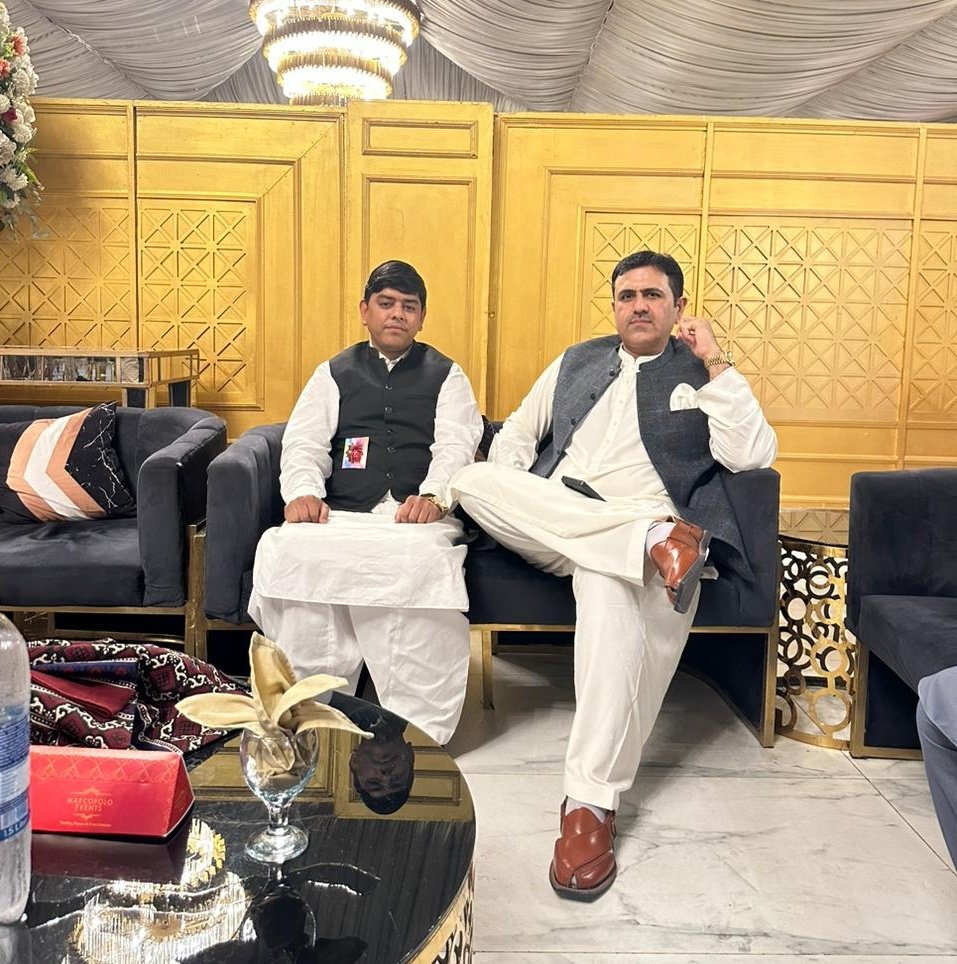 bahadurbaloch87's tweet photo. کراچی: سعید حیدر شاھ کے بھائی کے ولیمہ مین سردار آدم خان رند اور پیر صاحب پگارہ مرحوم شاھ مرادان شاھ کے پوتی سید کونین شاھ راشدی، ذیشان حیدر اعوان,سید معززین کی شرکت
@miradamrindppp @AbdulHameedRi12 @Ahmdhayat @khadimkmultani @Fiza_Gilani @SafdarMultani @BBhuttoZardari https://t.co/7wYbCDlLMQ