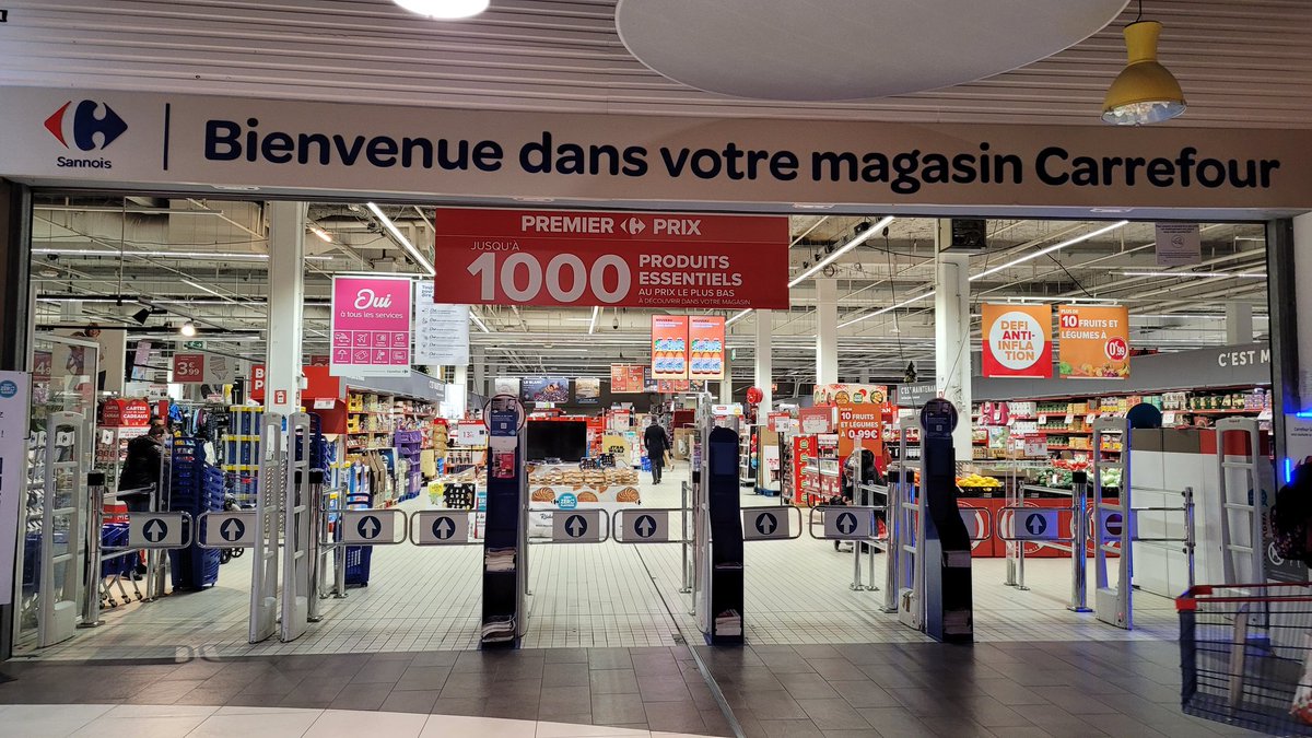 SNEC_Meerchaut's tweet photo. Visite Carrefour Sannois @SNEC_CFE_CGC Bon échange avec l'encadrement @GroupeCarrefour les futures élections approche #toujourspresentSNEC Merci à Éric et Farida pour leur investissement https://t.co/MWwrRaLDXL