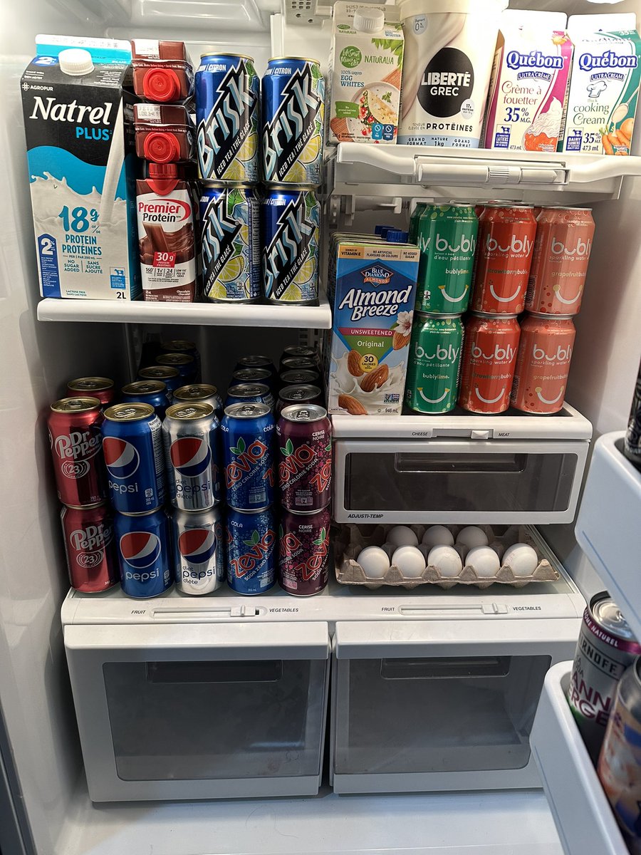 Slyrules's tweet image. Soit c’est d’avoir trop longtemps travaillé dans les épiceries où j’ai un toc… je dirais les 2…