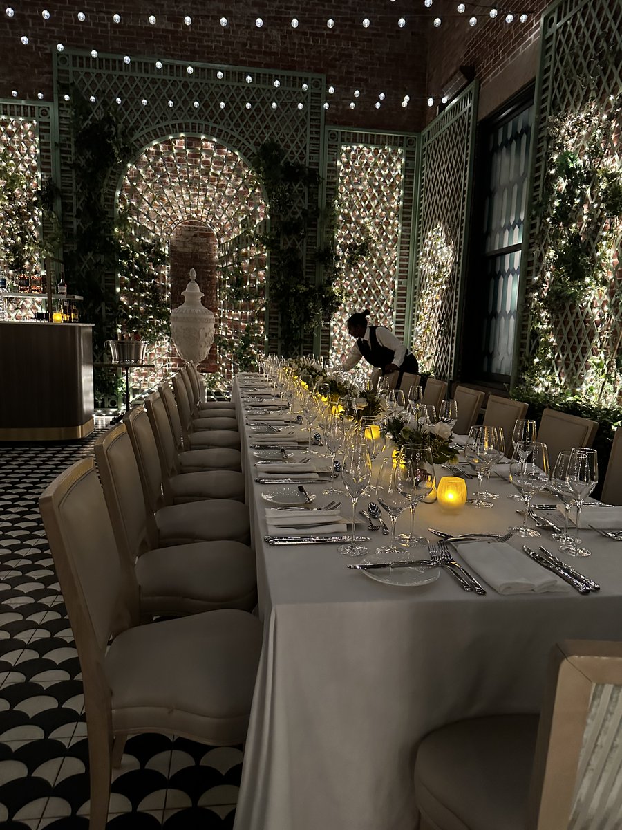 sentientjet's tweet image. A great time was had at Sentient’s annual Private Card Owner Dinner with the Boston @Celtics at @The_QuinHouse. Guests included Coach #JoeMazulla, Celtics Owner @Wyc_Grousbeck, Celtics TV analyst @Scalabrine, and Celtics Starting Point Guard @smart_MS3. #SentientJet #BleedGreen