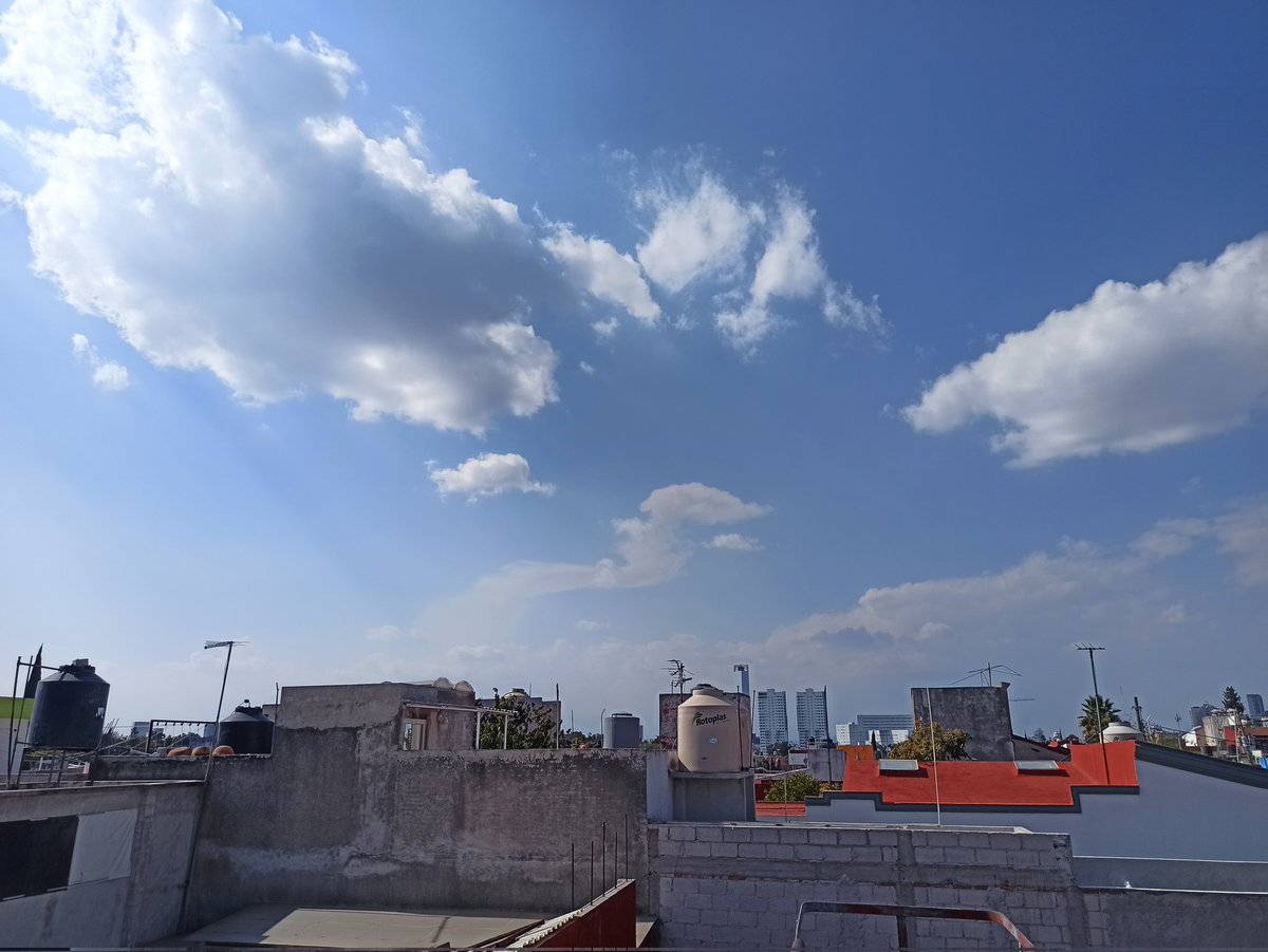 AlMaXx8017's tweet image. 💨 #Exhalación #Popocatépetl [14:05HRs = CST]

Parece que la columna de cenizas sí sobrepasó los 2km de altura del cráter
