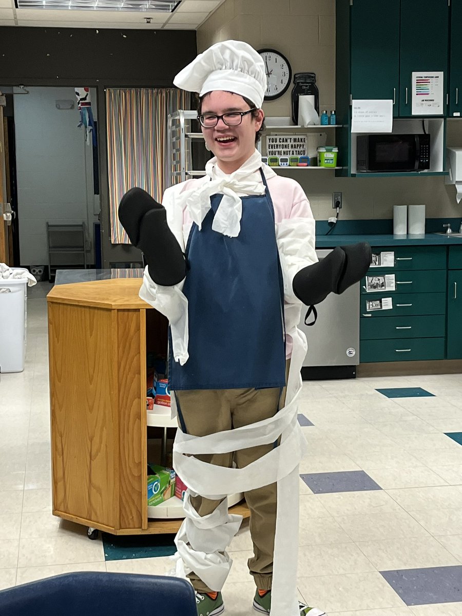 Megan Laws tweet media