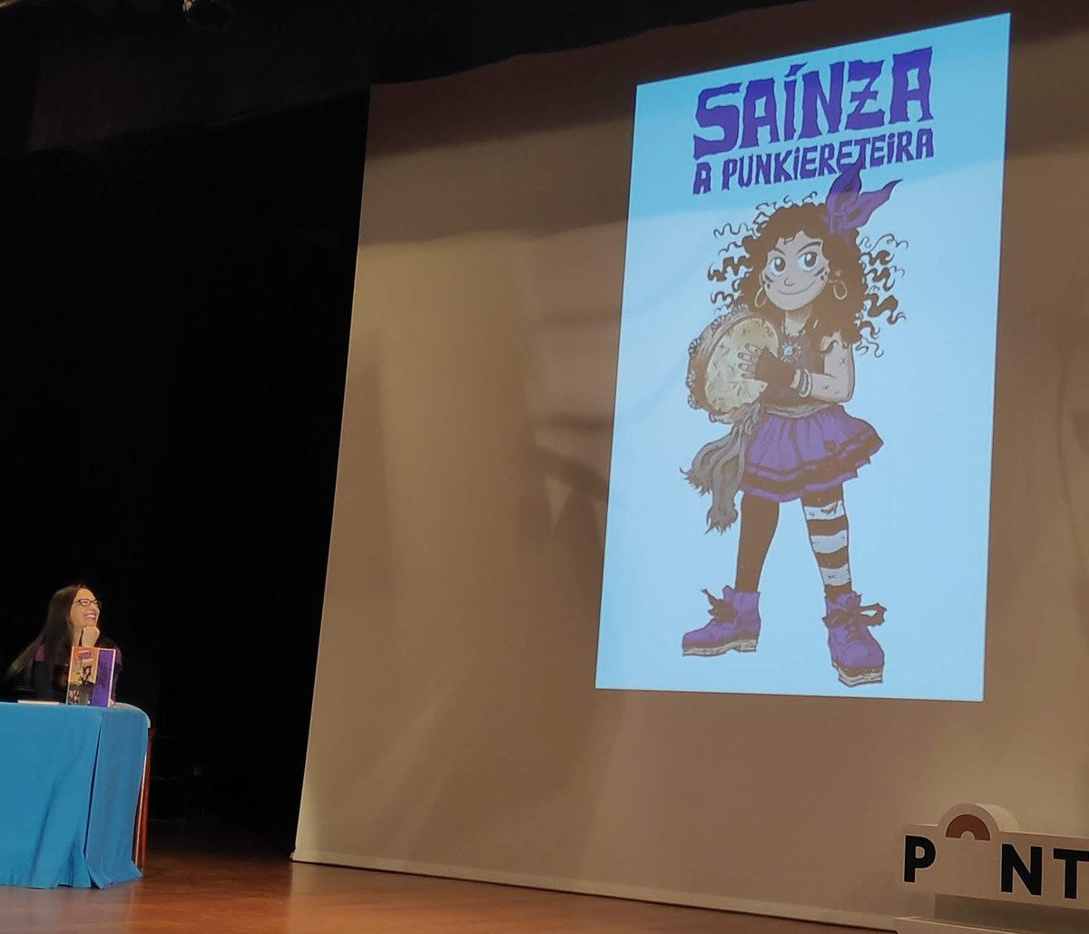 🤩 Queda con quen te mire como <a href="/_MariaCanosa/">María Canosa</a> mira a #Sainza 💜💜💜

#acostureira #mariacanosa #librosrecomendados #feminismo #feministas #mulleresdorural #mulleres #bravas #galicia #librosengalego