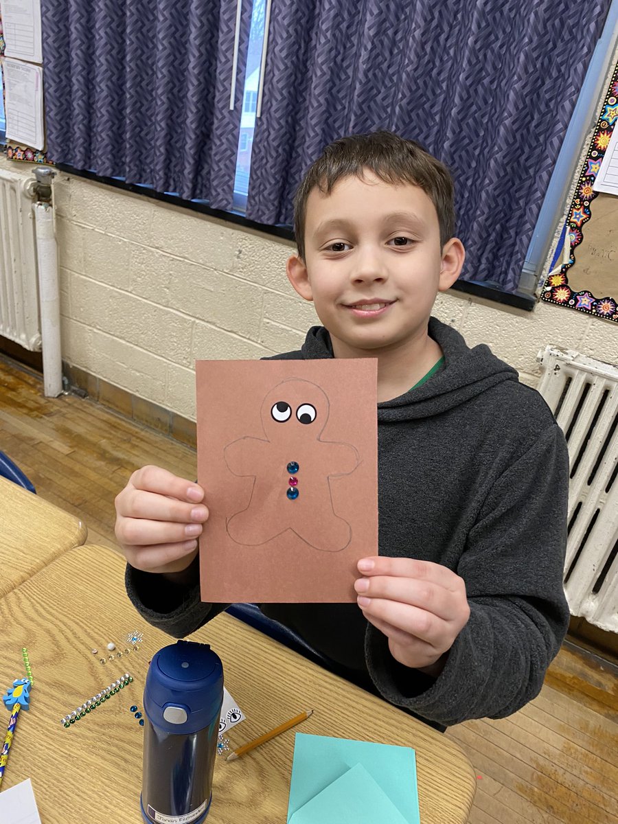 MrStLouis1's tweet photo. @HBeatonBulldogs making cards for long term care residents during the last week before the break.  Thanks @HughBeatonHnS for the materials and ideas. #56S https://t.co/3L58HPZlK0