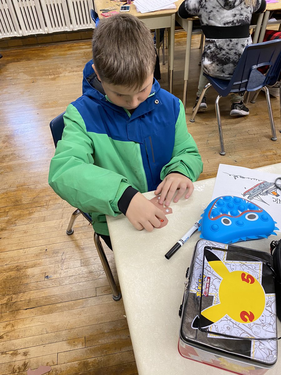 MrStLouis1's tweet photo. @HBeatonBulldogs making cards for long term care residents during the last week before the break.  Thanks @HughBeatonHnS for the materials and ideas. #56S https://t.co/3L58HPZlK0
