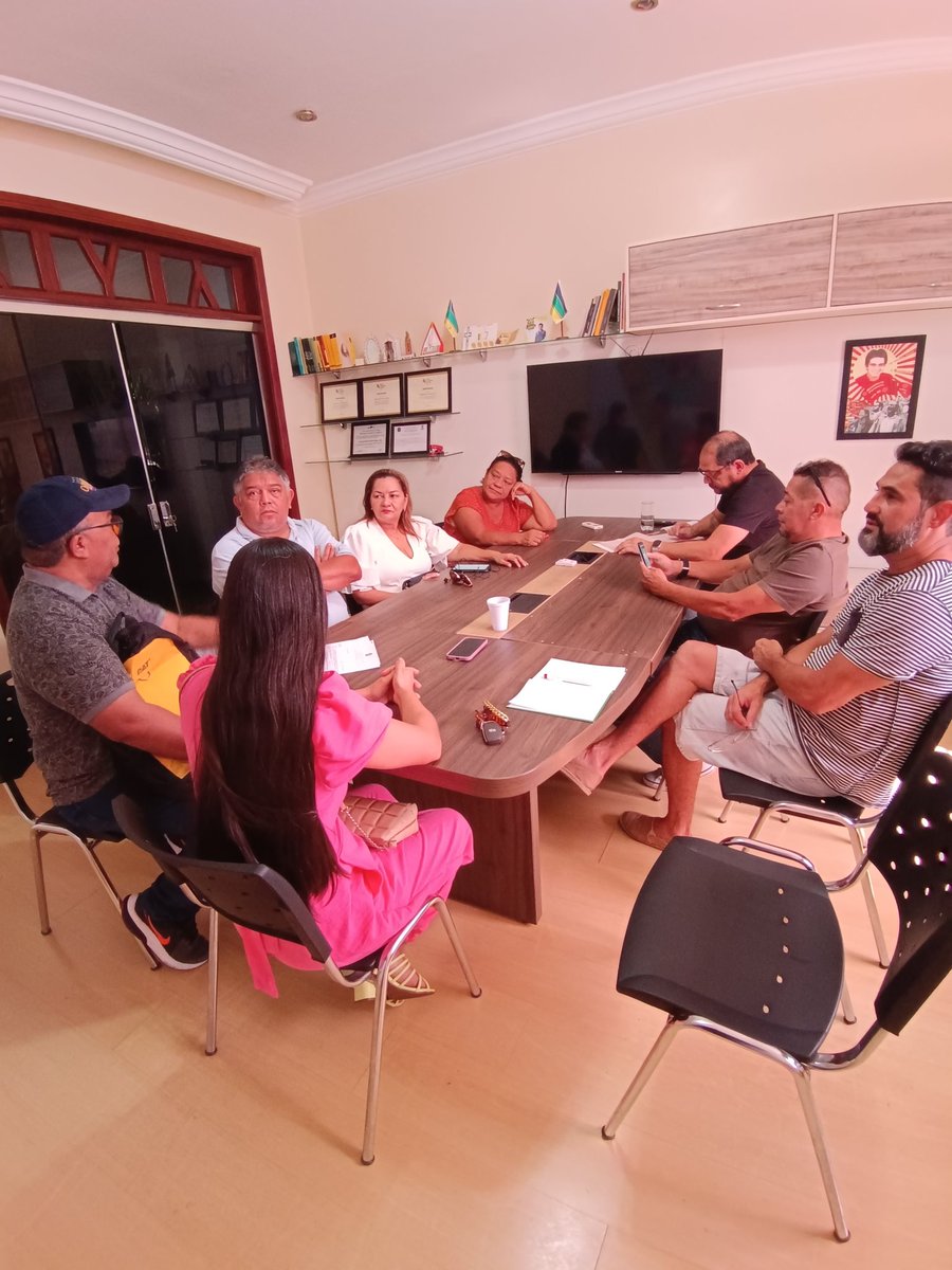 AnneMarques_AP's tweet photo. Saímos dessa reunião com certeza da necessidade de um atendimento centralizado e digno aos servidores. Uma estrutura que dê acolhimento, agilidade e busque celeridade na conquista do direito à transposição. Podem contar conosco. https://t.co/R9CvhiU4nj