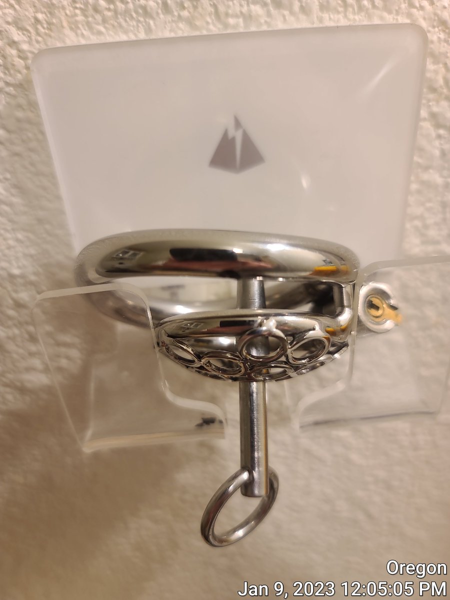 CagedCk's tweet photo. I decided to add a Stainless Steel urethral tube to my new Zero cage.
It was really messy to pee. The tube extends and makes it much easier to pee. An added benefit is a ring to attach a leash. https://t.co/1zcUM16tEQ