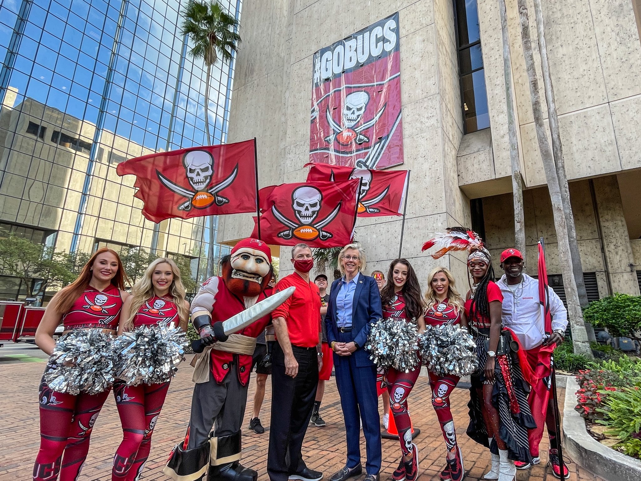 City of Tampa on Twitter "RAISE THE FLAGS! ️🖤 As the Tampa Bay Buccaneers head to the playoffs