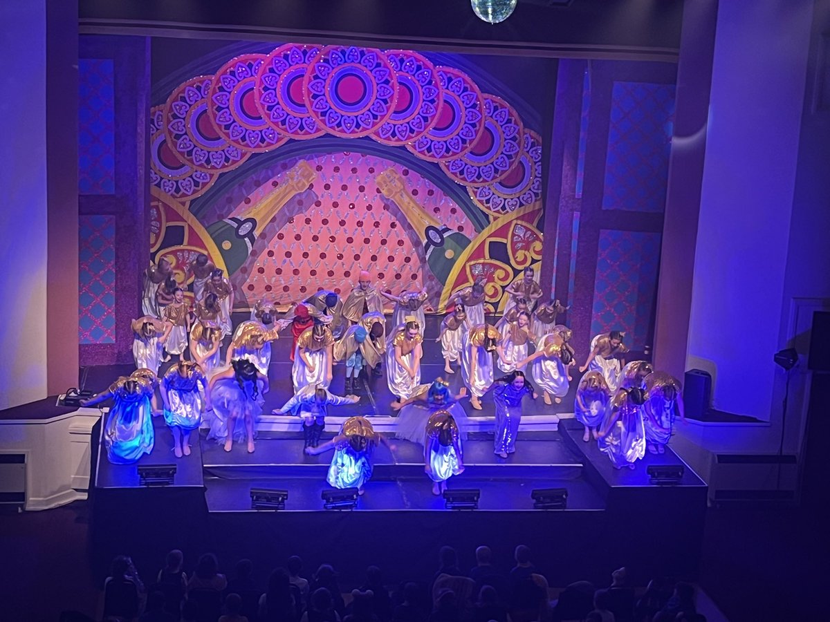 ParkPSClacks's tweet photo. Absolutely outstanding pantomime performance at Alloa Town Hall this afternoon. A huge well done to all involved, and so good to see some @ParkPSClacks learners in the line up. You’ve put the professionals in the shadows. 
Future stage stars in the making ⭐️⭐️⭐️⭐️ @ForefrontSS https://t.co/SnrPTi9BEX