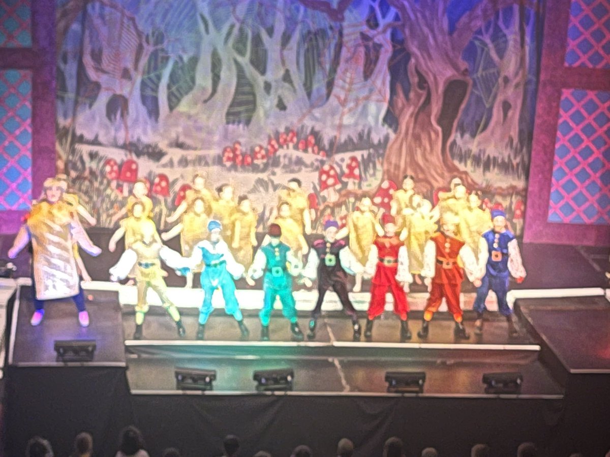 ParkPSClacks's tweet photo. Absolutely outstanding pantomime performance at Alloa Town Hall this afternoon. A huge well done to all involved, and so good to see some @ParkPSClacks learners in the line up. You’ve put the professionals in the shadows. 
Future stage stars in the making ⭐️⭐️⭐️⭐️ @ForefrontSS https://t.co/SnrPTi9BEX