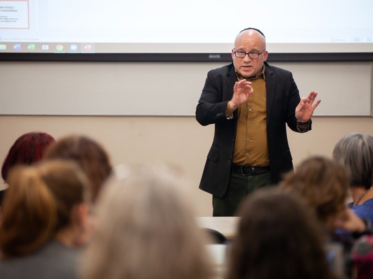 LawrenceUni's tweet photo. Dr. Elliot Ratzman led the first in a series of talks to celebrate and commemorate the life of Dr. Martin Luther King Jr. 

For upcoming talks in this series and more, visit https://t.co/ArqITGT86N. https://t.co/EUMakVOMNm