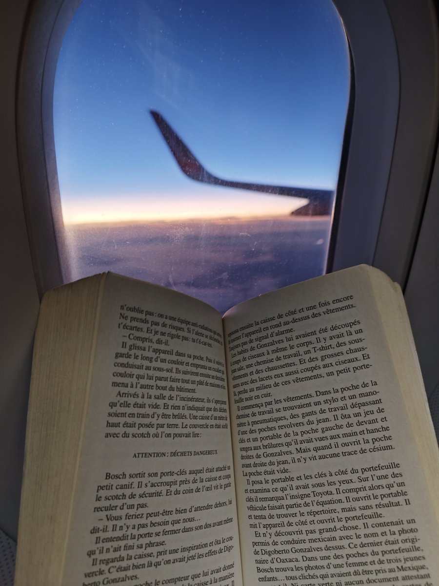 'Prendre l'avion ✈️, c'est survoler le monde 🌍. Lire un livre 📖, c'est survoler l'univers 🌌.'

#livre #livreaddict #crewlife #pnc #lecture #book