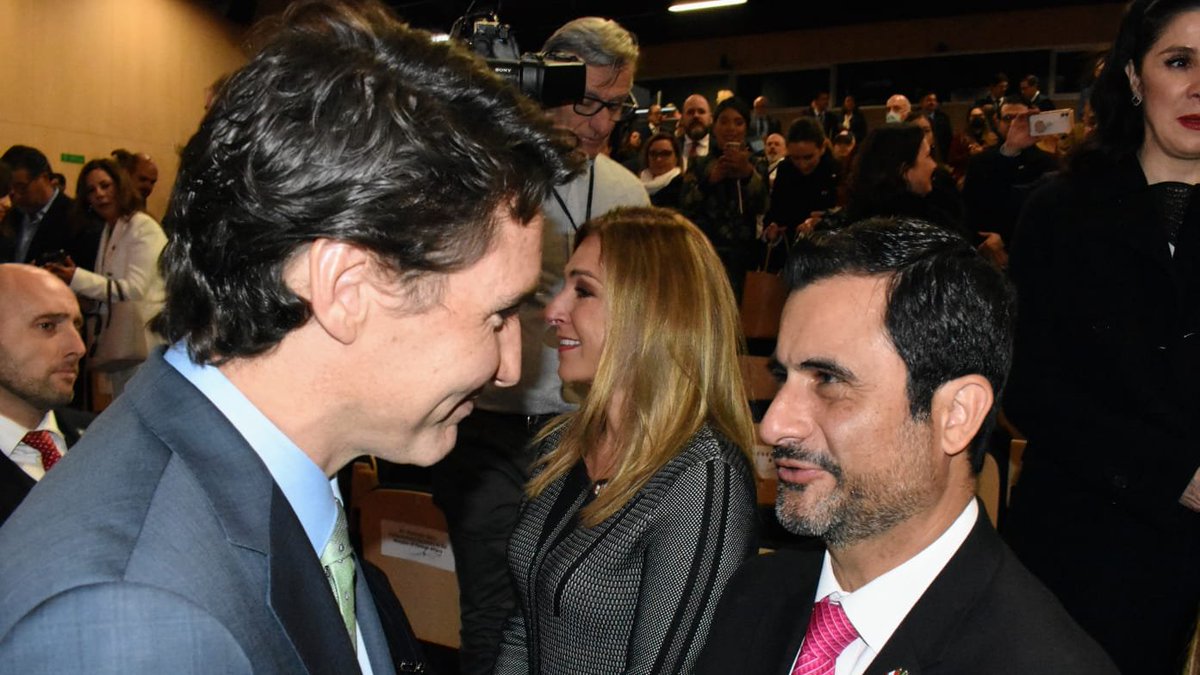 CONCANACO's tweet photo. Durante la reunión organizada por la Embajada y la Cámara de Comercio de Canadá en México, nuestro Pdte. Héctor Tejada conversó con el Primer Ministro de Canadá, Justin Trudeau, sobre las oportunidades comerciales del sector terciario en beneficio de los empresarios https://t.co/Qm4xvqePz9