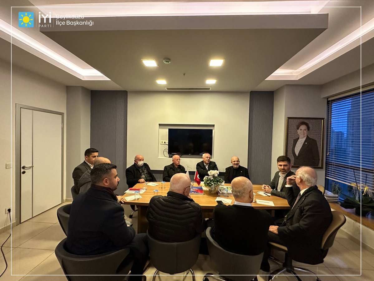 ErolKarapinar's tweet photo. Yüksek İstişare Kurulumuzla yeni dönemin ilk toplantısını gerçekleştirdik.
Değerli büyüklerimden aldığım ilhamla çok güzel şeyler yapacağımızdan eminiz. 
Hayırlı olsun. Hayırlara vesile olsun.
#AzKaldı 🇹🇷 Türkiye İYİ Olacak! https://t.co/yqShQM52Ec
