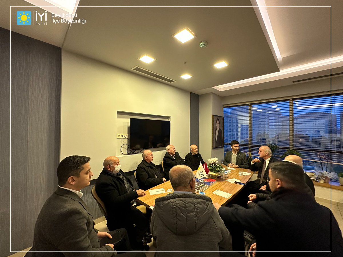 Yüksek İstişare Kurulumuzla yeni dönemin ilk toplantısını gerçekleştirdik.
Değerli büyüklerimden aldığım ilhamla çok güzel şeyler yapacağımızdan eminiz. 
Hayırlı olsun. Hayırlara vesile olsun.
#AzKaldı 🇹🇷 Türkiye İYİ Olacak!