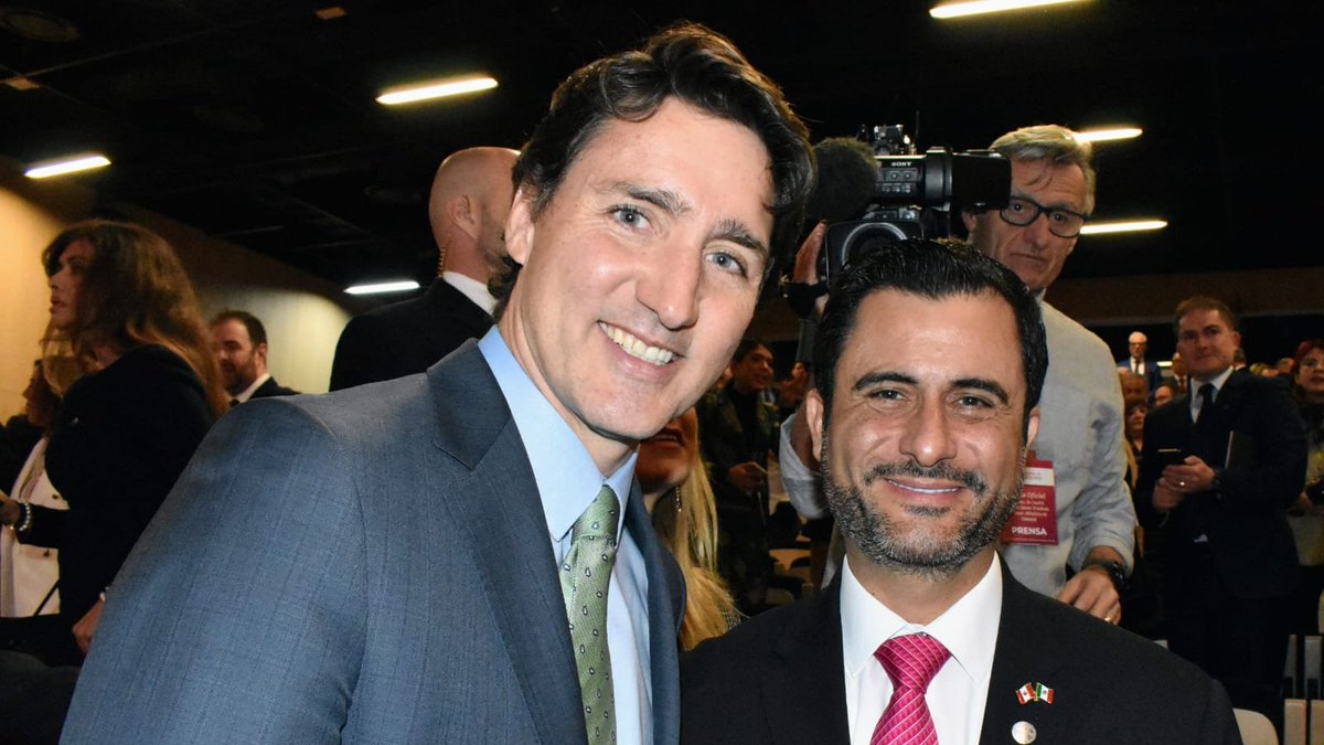CONCANACO's tweet photo. Durante la reunión organizada por la Embajada y la Cámara de Comercio de Canadá en México, nuestro Pdte. Héctor Tejada conversó con el Primer Ministro de Canadá, Justin Trudeau, sobre las oportunidades comerciales del sector terciario en beneficio de los empresarios https://t.co/Qm4xvqePz9