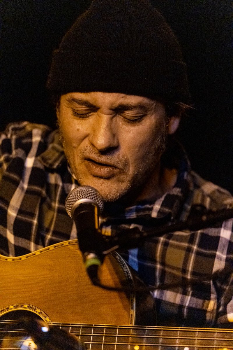 fantailmedia's tweet photo. When it’s a completely #soldout show @TurfClubMN, I’m still trying to get that view that the other 300+ people can’t really see; @todd__albright opening for @theCharlieParr on Sunday the 8th. 📷 for @FirstAvenue.  #supportlivemusic #alwayscatchtheopener #twelvestring https://t.co/HoA6LhXYFH