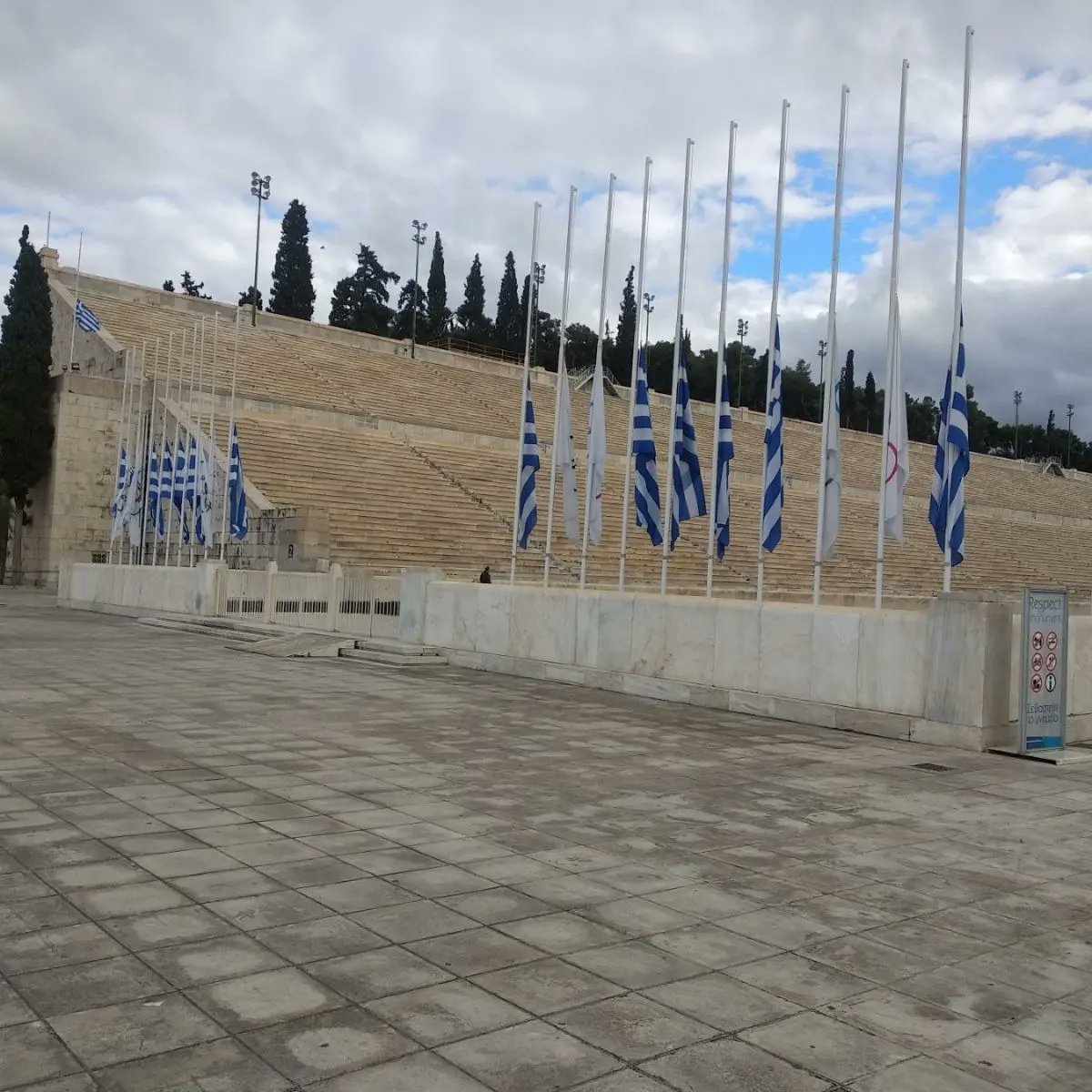 HellenicOlympic's tweet photo. Με απόφαση της Ελληνικής Ολυμπιακής Επιτροπής οι σημαίες στο Παναθηναϊκό Στάδιο  και στα γραφεία της ΕΟΕ κυματίζουν μεσίστια για την απώλεια του τέως Πρόεδρου της ΕΟΕ και χρυσού Ολυμπιονίκη , τέως Βασιλιά των Ελλήνων Κωνσταντίνου https://t.co/bzuRrc4k5A
