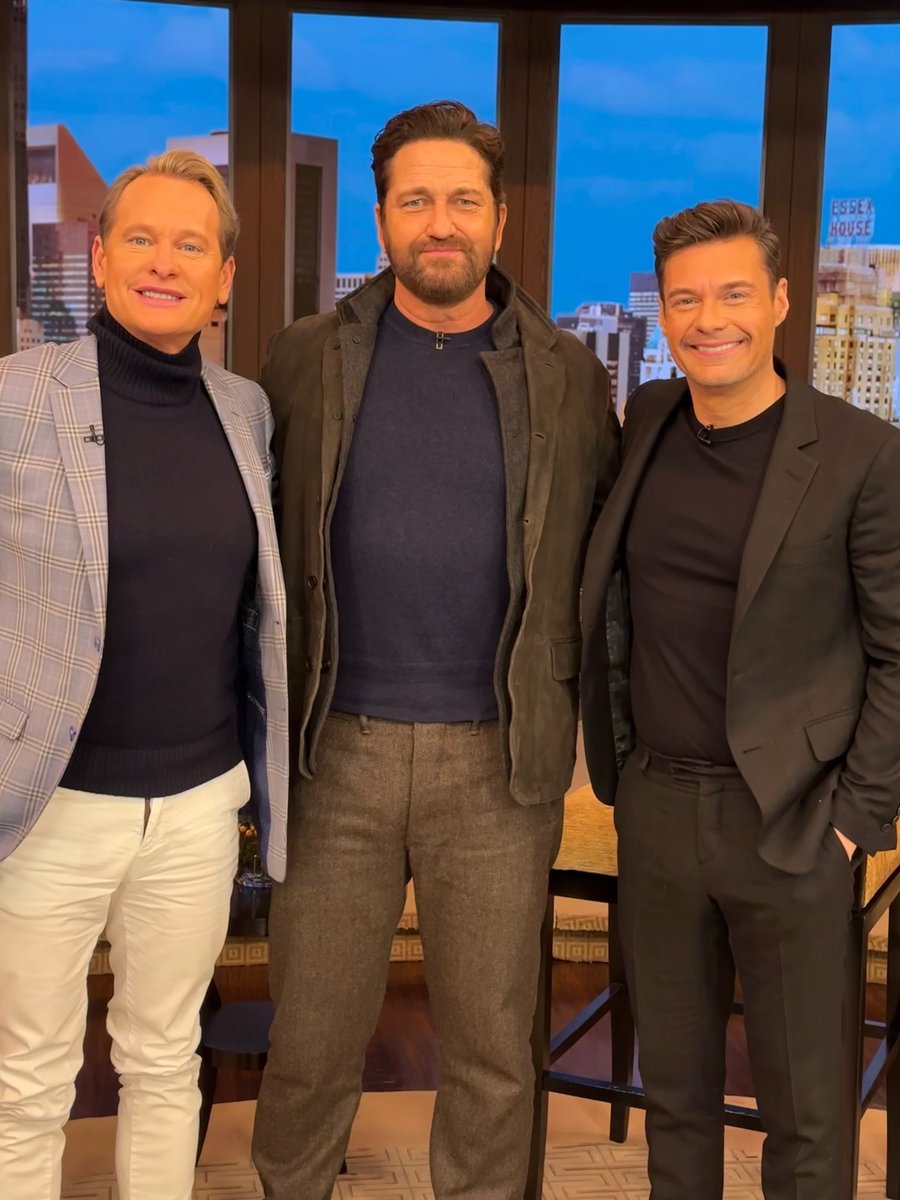 Had a blast this morning with @RyanSeacrest and @CarsonKressley chatting #PlaneMovie on @LiveKellyRyan! ✈️