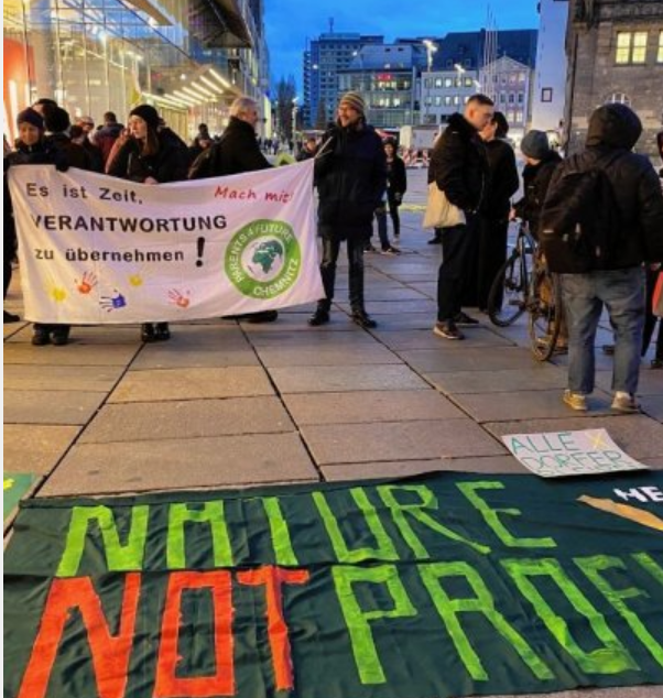 IngoS19720054's tweet photo. Solidarität mit Lützerath-Besetzern, hier auch in  #Chmenitz     #Lützerathbleibt                                               https://t.co/UpVZHBIDQh https://t.co/aDl6pjZFdP
