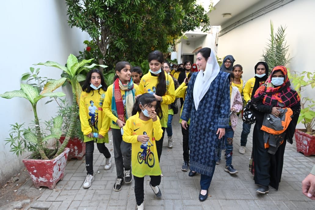 AliPPPLarkana's tweet photo. کراچی:لیاری گرلز کیفے کے وفد کی بلاول ہاوس کراچی میں بی بی آصفہ بھٹو زرداری سے ملاقات 
@AseefaBZ https://t.co/AsSH0OPcjt