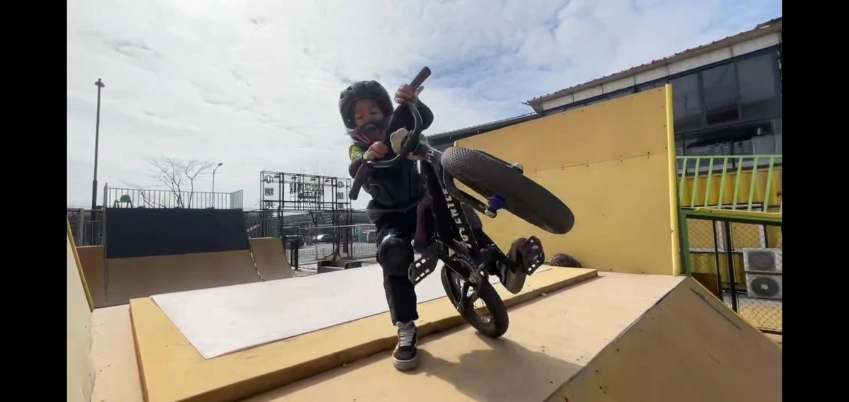 shihjonghsu's tweet photo. barspin bmx
#2022杭州亚运会 #bmx #儿童bmx #bmx小轮车 #儿童小轮车  #极限运动 #泵道 https://t.co/MXTiwKRvYQ