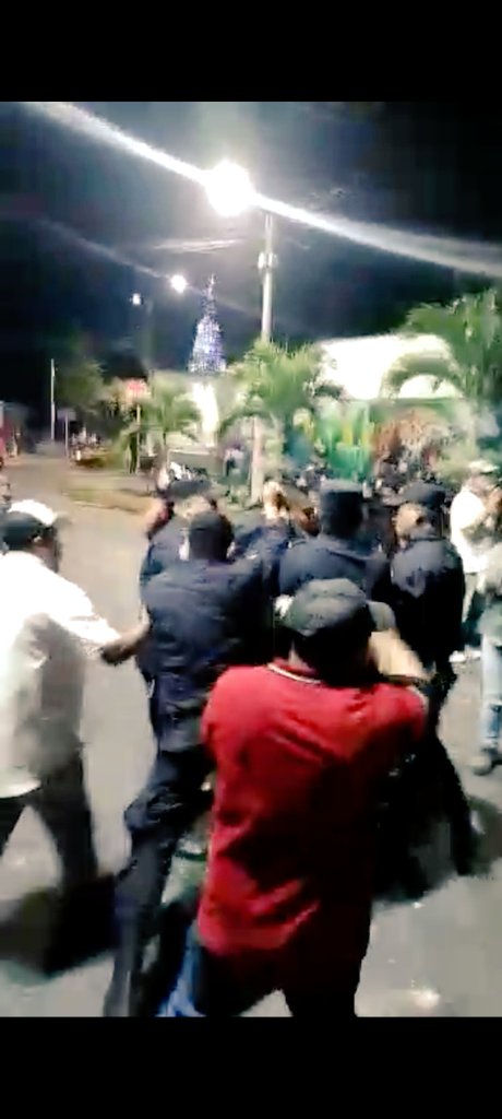 FussSv's tweet photo. @FussSv condena las detenciones ilegales en contra de compañeros Sindicalistas de @sitrasoya exigimos su inmediata #liberacion y condenamos la acciones de intimidación y coacción que son víctimas los trabajadores de #Alcaldía de  #Soyapango @PDDHElSalvador @PGR_SV @OITnoticias https://t.co/M7KKqRYLwM