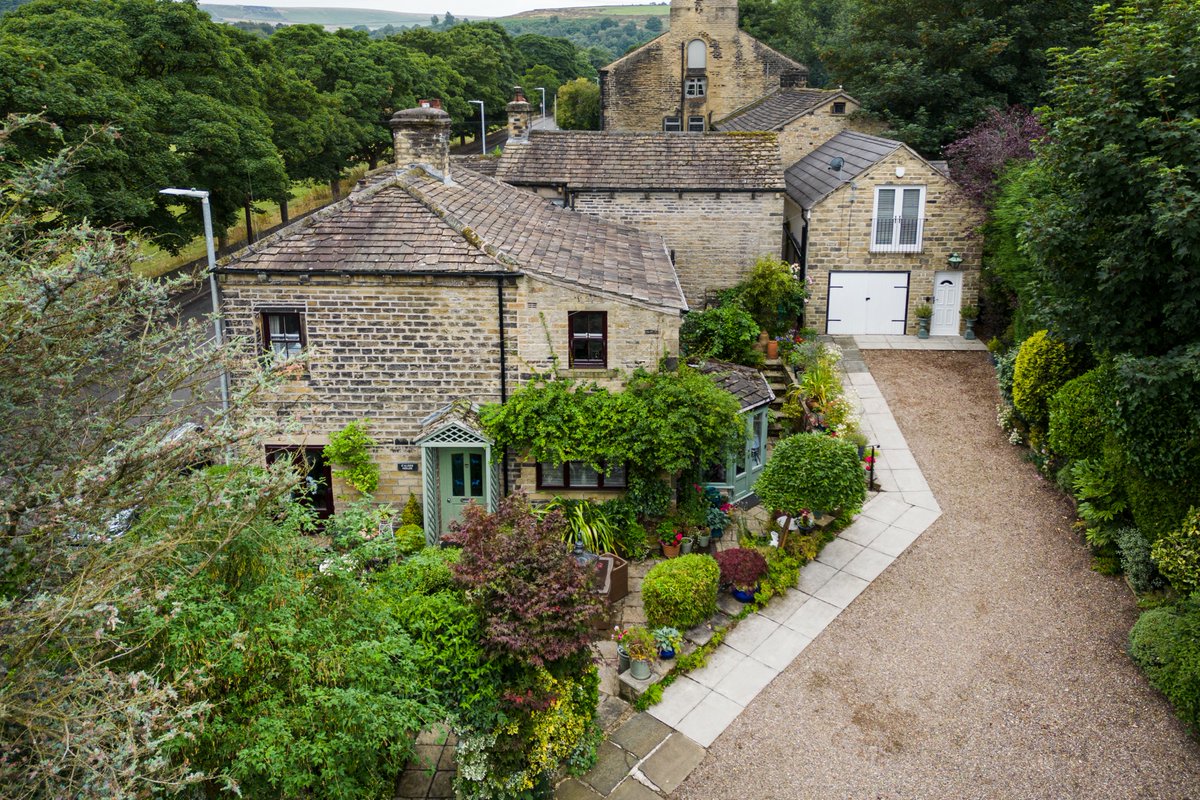 CharnockBates's tweet photo. An amazing opportunity to purchase a well-presented character property in the sought-after location of Rishworth.

Calder House is a three-bedroom home with the unique feature of a self contained detached dwelling.

Want to know more? Take a closer look: https://t.co/nPpNynRrd5 https://t.co/k0kvxOw45R