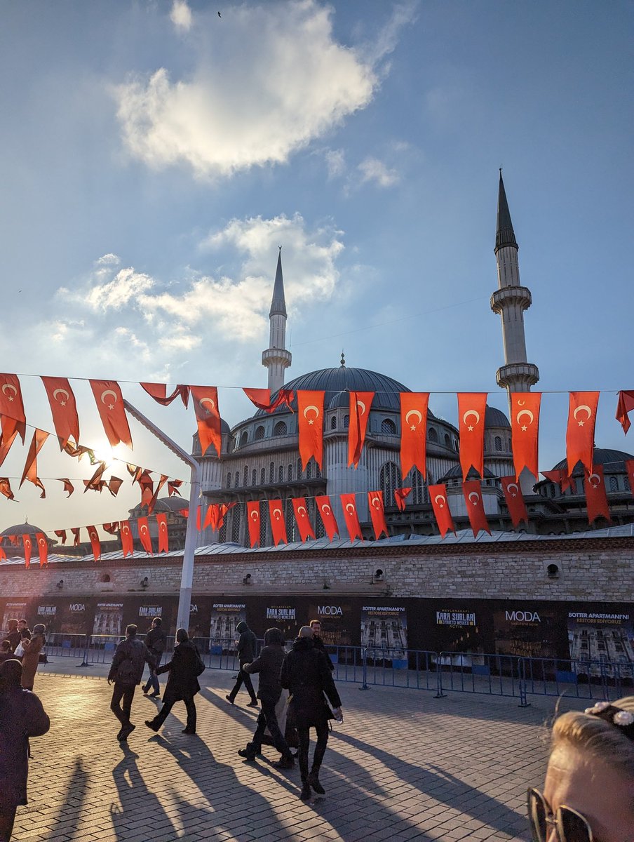 Mighty support for <a href="/Ballygiblingaa/">Ballygiblin GAA</a> in Istanbul, Red and White is flying from the crossroads to the Bosphorus! 🔴⚪🔴⚪ #gaa #unfinishedbusiness