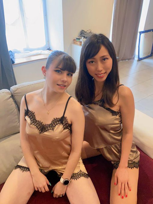 Kiss les amours https://t.co/7z6neyZPwa<a href="/tag/mlrgirls"class="tags"><span>#mlrgirls</span></a>