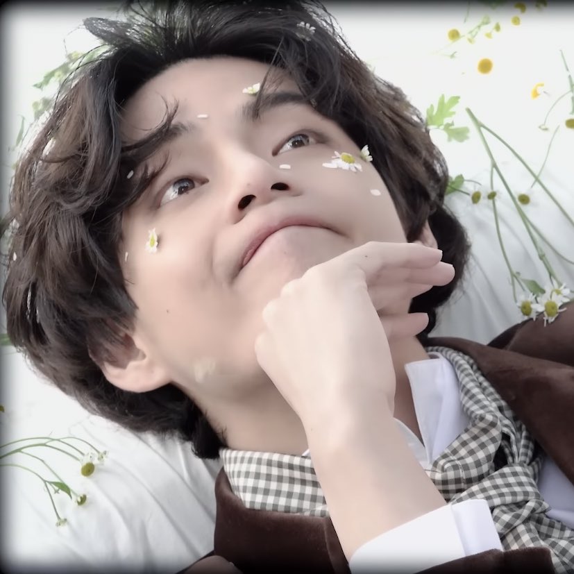 taehyung lips (@kthprettylips) on Twitter photo 