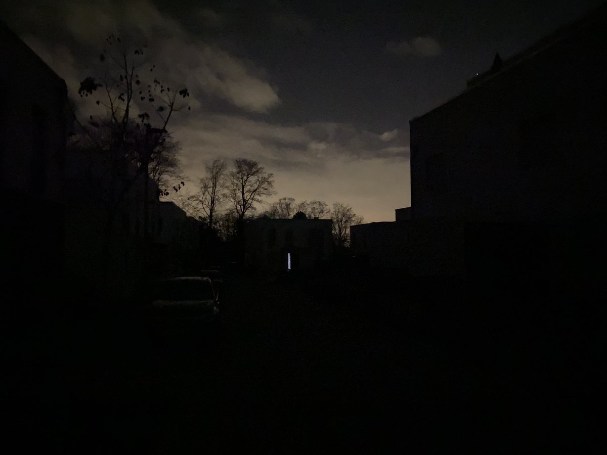 BenD1982's tweet photo. Jup. Stockdunkel hier in der Gegend. Nix geht mehr 🙈

#bochum #weitmar #stromausfall #unheimlich https://t.co/Q5j6DrfxzV