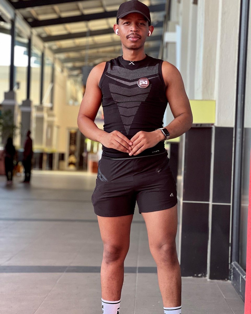BaldwinDimeku's tweet photo. Day 2 is a wrap!! #FetchYourBody2023 

#DumbbellBenchPress 4 sets: 5 rep 44 kg
#OneArmDumbbellRow 4 sets: 5 rep 30 kg
#OverheadPress 4 sets: 5 rep 40 kg
#InclineBenchPress 4 sets: 6 rep 40 kg
#PullUp 4 sets: 8 rep
#TricepsDips 3 sets: 8 rep

Tracked on @SetgraphApp https://t.co/jtMapI6DWr