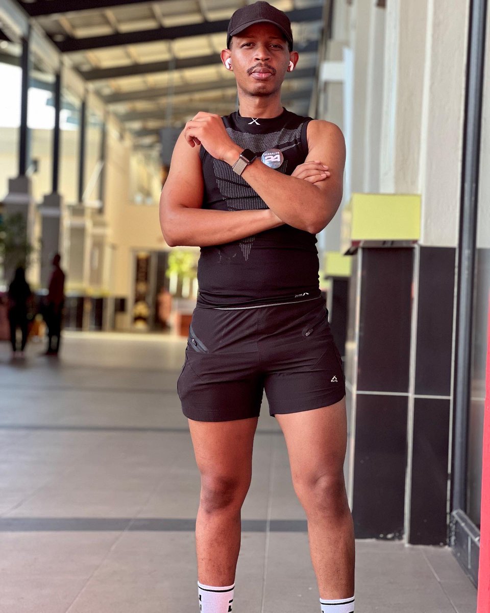 BaldwinDimeku's tweet photo. Day 2 is a wrap!! #FetchYourBody2023 

#DumbbellBenchPress 4 sets: 5 rep 44 kg
#OneArmDumbbellRow 4 sets: 5 rep 30 kg
#OverheadPress 4 sets: 5 rep 40 kg
#InclineBenchPress 4 sets: 6 rep 40 kg
#PullUp 4 sets: 8 rep
#TricepsDips 3 sets: 8 rep

Tracked on @SetgraphApp https://t.co/jtMapI6DWr