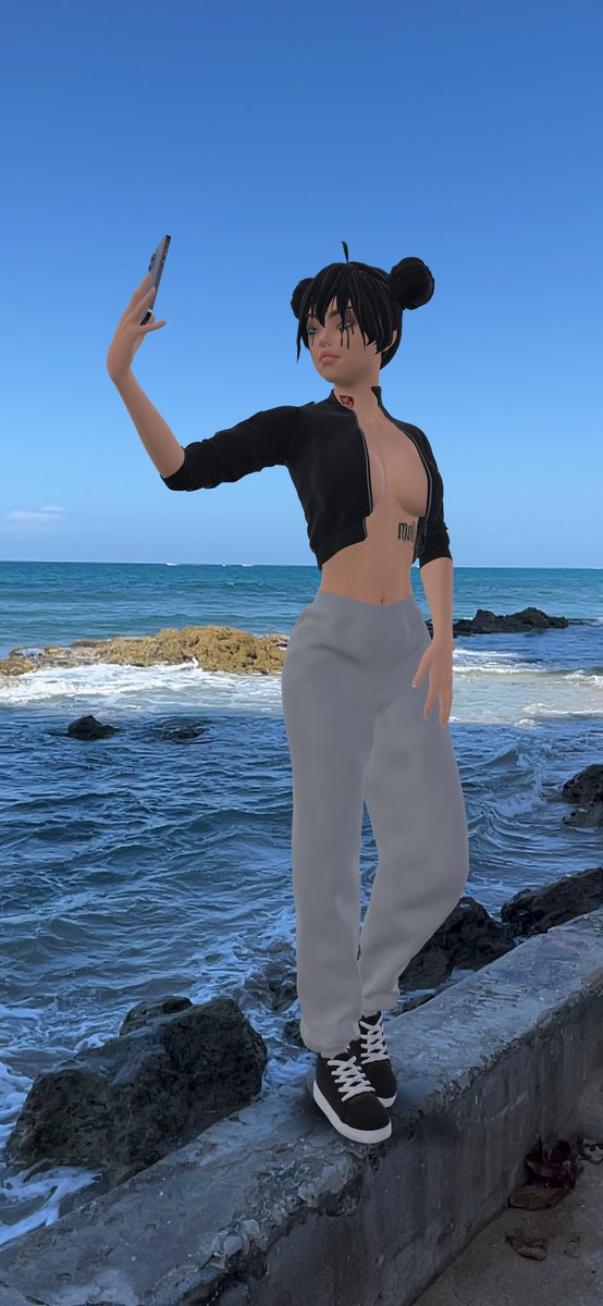 miguefern's tweet photo. Molly cannot help snapping some #selfies by the beach ❤️🔥🫶🏼 @mollynft_ #WhereIsMolly #MollyNFT #Molly #DJ #influencer #EDM #Techno #Virtual #NFTCommunity #NFT https://t.co/iquSyCiXY5